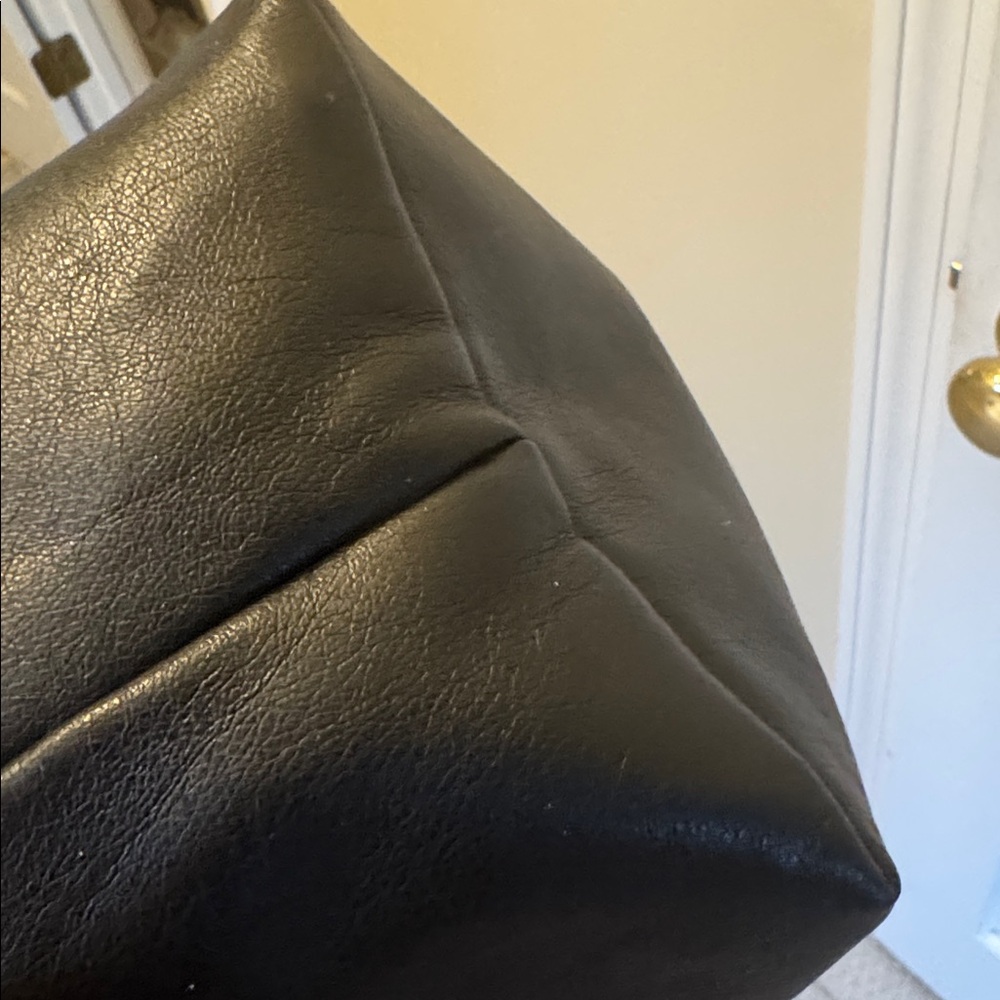 lululemon athletica Classic Black Tote - Picture 6 of 7